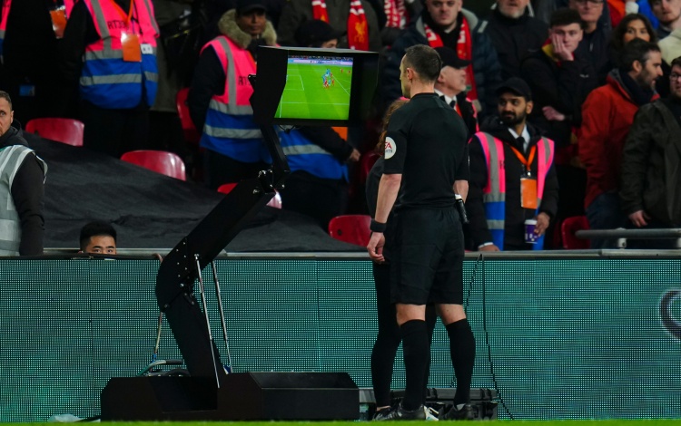 et365（中国）官方网站、APP下载、bet365 Sports-曼联等三队因VAR误判吃亏2次英超最多，获益最多的则是切尔西