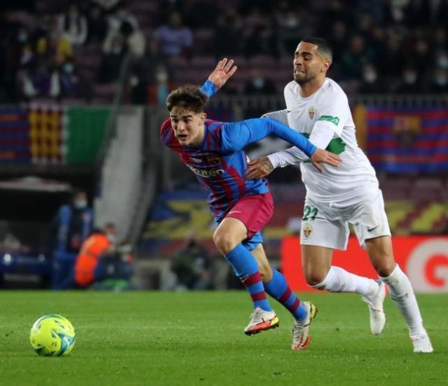 去老将给新人腾地已成巴萨当务之急